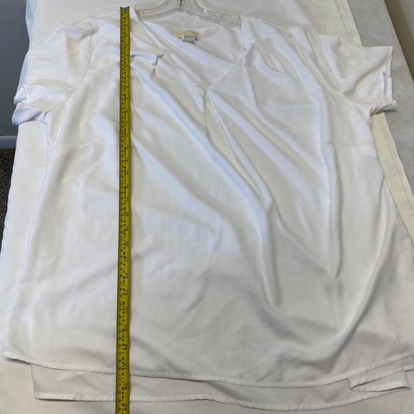 Alessa W  V-neck White Top Size 20 - Picture 5 of 7